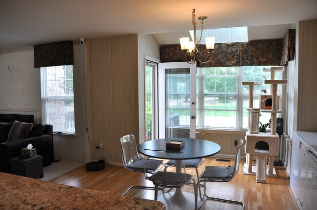 Building Photo - 110 Canterbury Ln