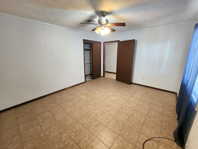 Building Photo - 235 Cottonwood St