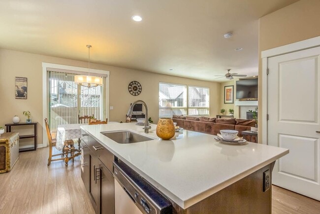 Building Photo - 3760 SW Badger Ct