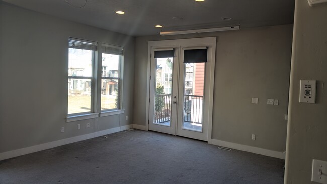 Living room - 315 E Oak Hollow Dr