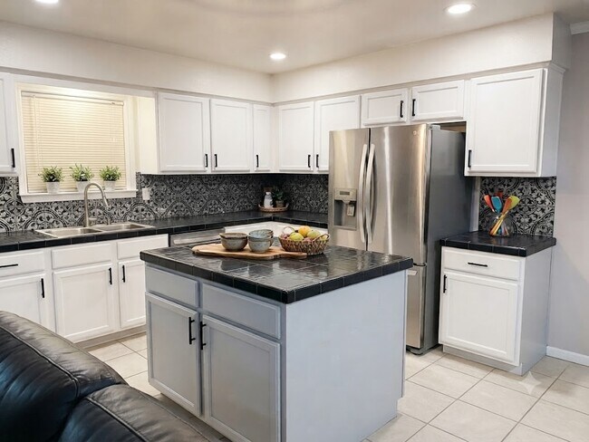 Building Photo - 10603 Silkwood Dr