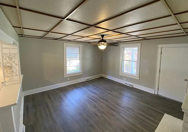 Building Photo - 19 Geer St