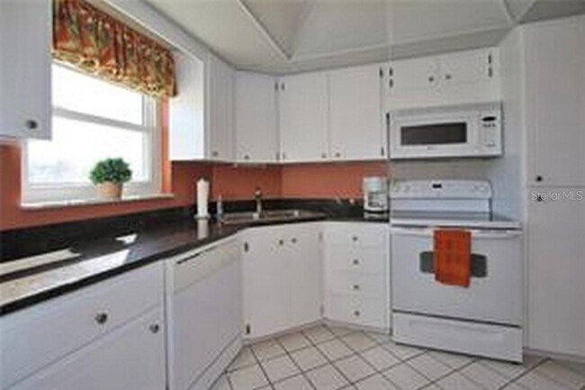 Building Photo - 221 Cedarwood Cir