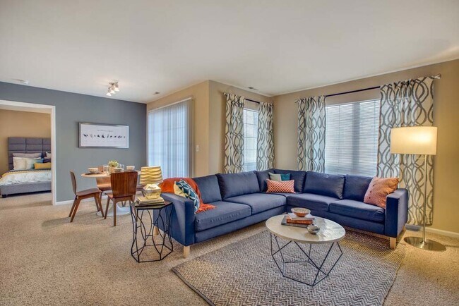 Building Photo - 6044 Laurel Ln