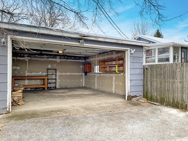 Building Photo - 33670 N Idlewild Dr