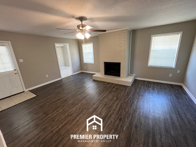 Building Photo - NEWLY RENOVATED 3BR/2BA in Easthaven | Modern Fireplace & Formal Dining