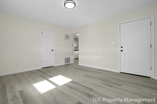 Building Photo - 685 S Wheatland Ave