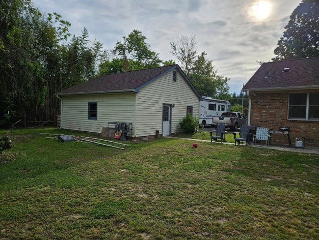 Building Photo - 8096 Roaring Springs Rd