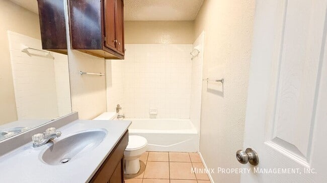 Building Photo - 9608 Elmwood Ave