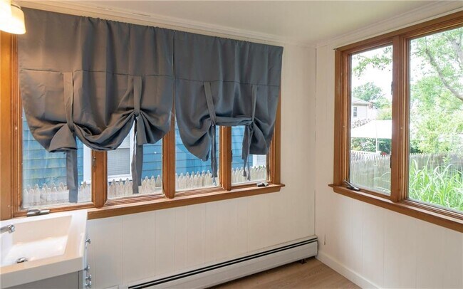 Building Photo - 446 Broadway