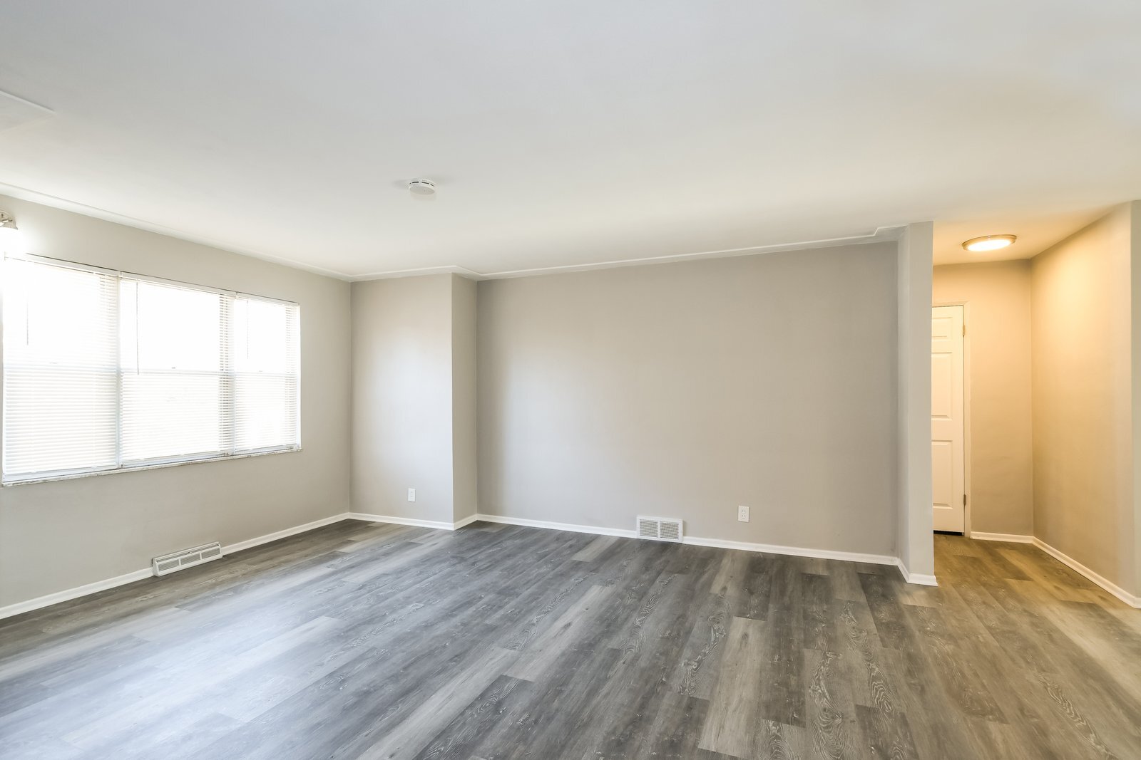 Building Photo - 630 W Adams St