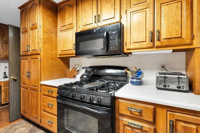 Building Photo - 1808 S Anderson St