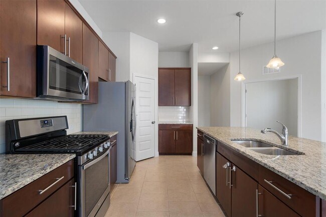 Building Photo - 209 Methodius Dr