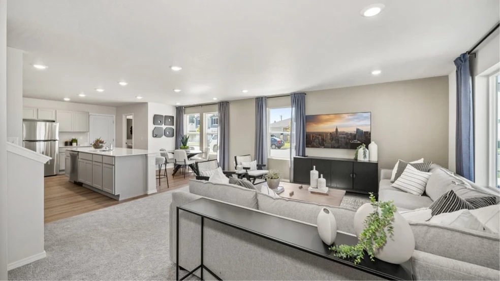 Open floor plan with tons of natural light - 130 E Spirea Ln