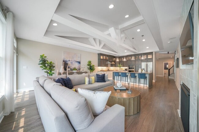 Building Photo - Luxury Fully Furnished 3 Bed 3.5 Bath Town...