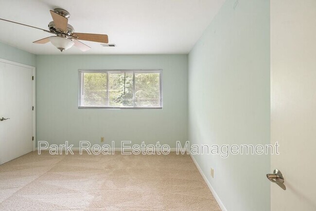 Building Photo - 201 Howell St