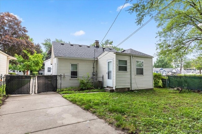 Building Photo - 125 E Brickley Ave