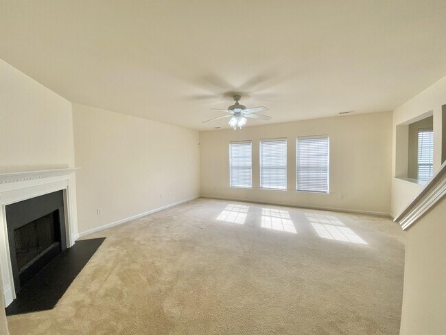 Building Photo - 19 Saluda Way