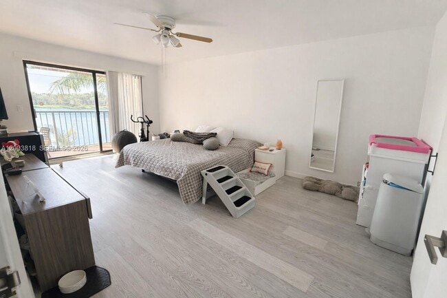 Building Photo - 8308 N Coral Cir