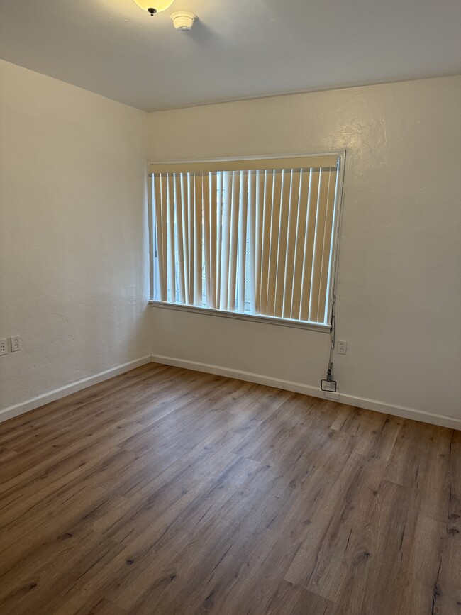 Third bedroom - 112 E 69th Way