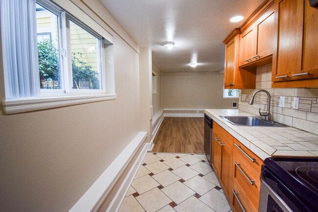 Building Photo - 22-128