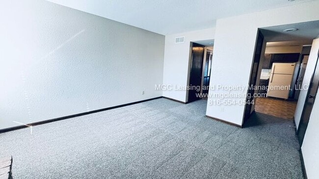 Building Photo - Millwood Townhomes: Convenient access to Lake Tapawingo area