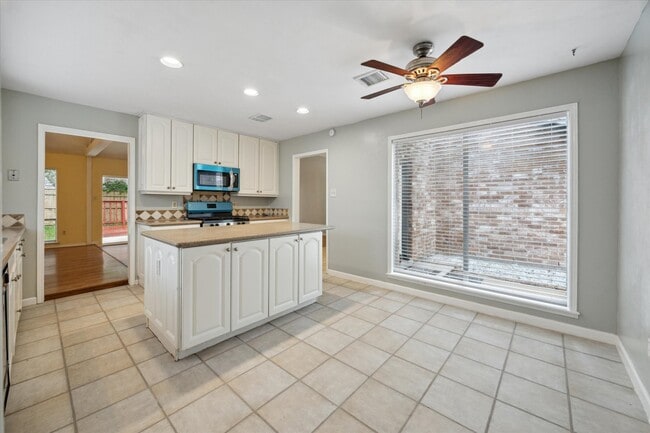 Building Photo - 14311 Overbrook Ln