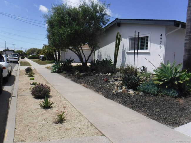 Building Photo - 4970 Mt Almagosa Dr