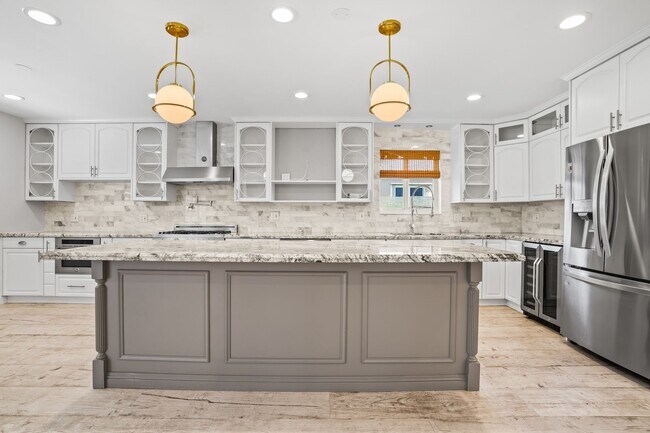 Building Photo - 4215 Roosevelt St