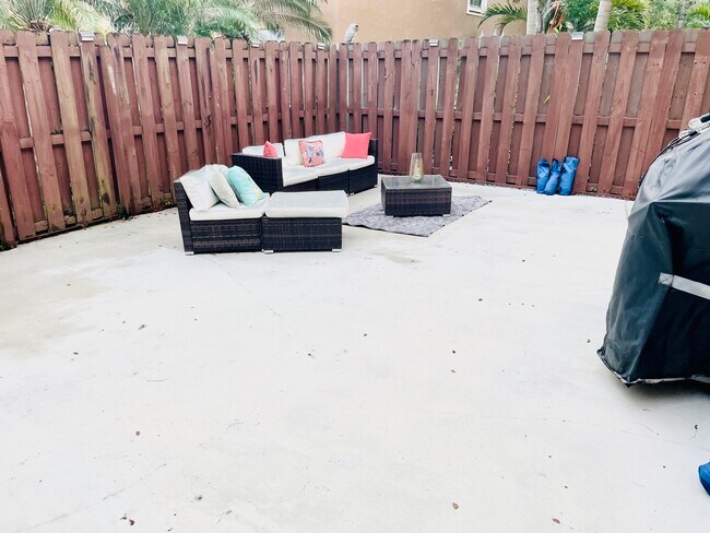 Building Photo - 16628 SW 47th Ter