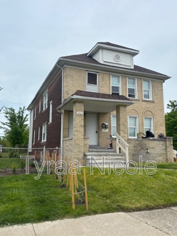 Building Photo - 1200 Lenox St