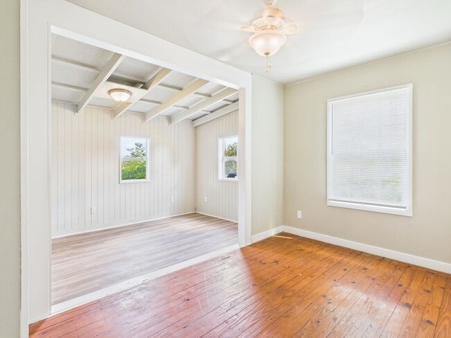 Building Photo - Harper TX Rental