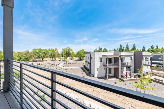 Building Photo - Immaculate New Build Just Steps from Laker...