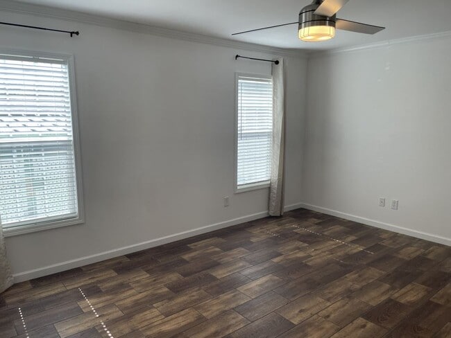 Building Photo - 5631 Pinecrest Dr