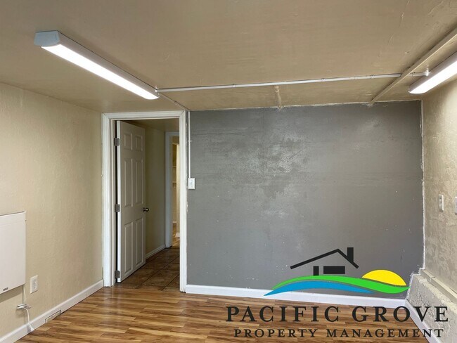 Building Photo - Available Soon! Two Bedroom with Bonus Room in Pacific Grove!