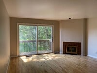 Building Photo - 2 Bed/1.5 Bath Condo Close to UIHC!