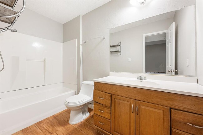Building Photo - 9520 Quail Village Ln