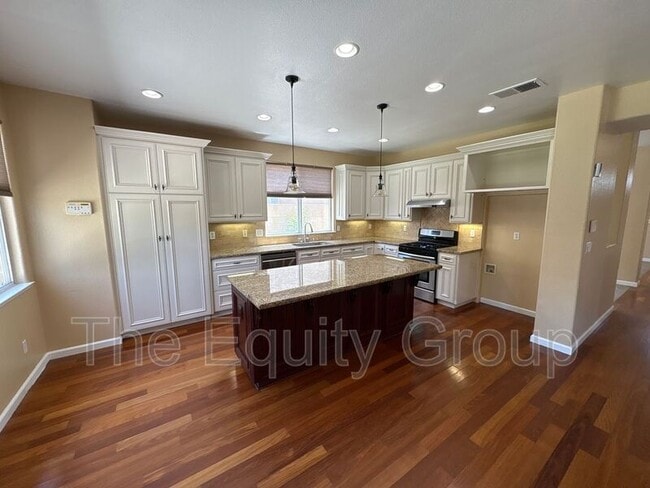 Building Photo - 938 W Encore Dr