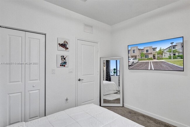 Building Photo - 360 NE 208th Terrace