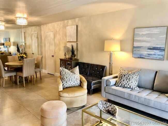 Building Photo - 6407 Bay Club Dr
