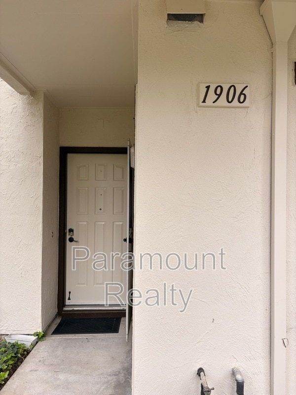 Building Photo - 1400 Bowe Ave