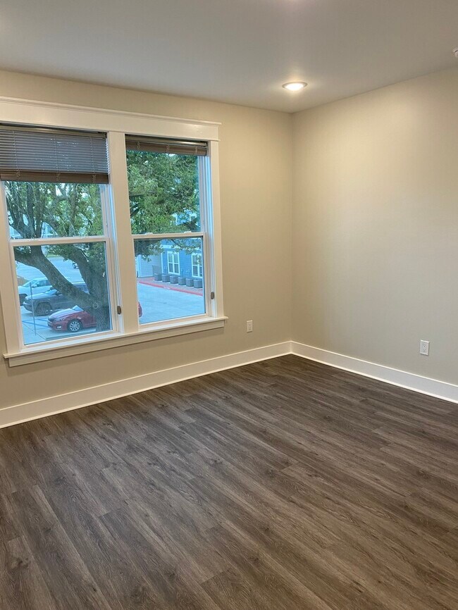 Building Photo - 133 Briarfield Ave