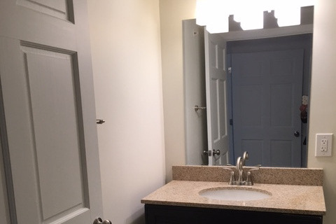 upper level bath - 1019 Main St