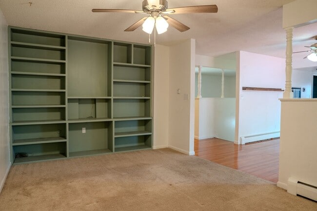 Building Photo - Spacious 6 bedroom home with 3 non conform...