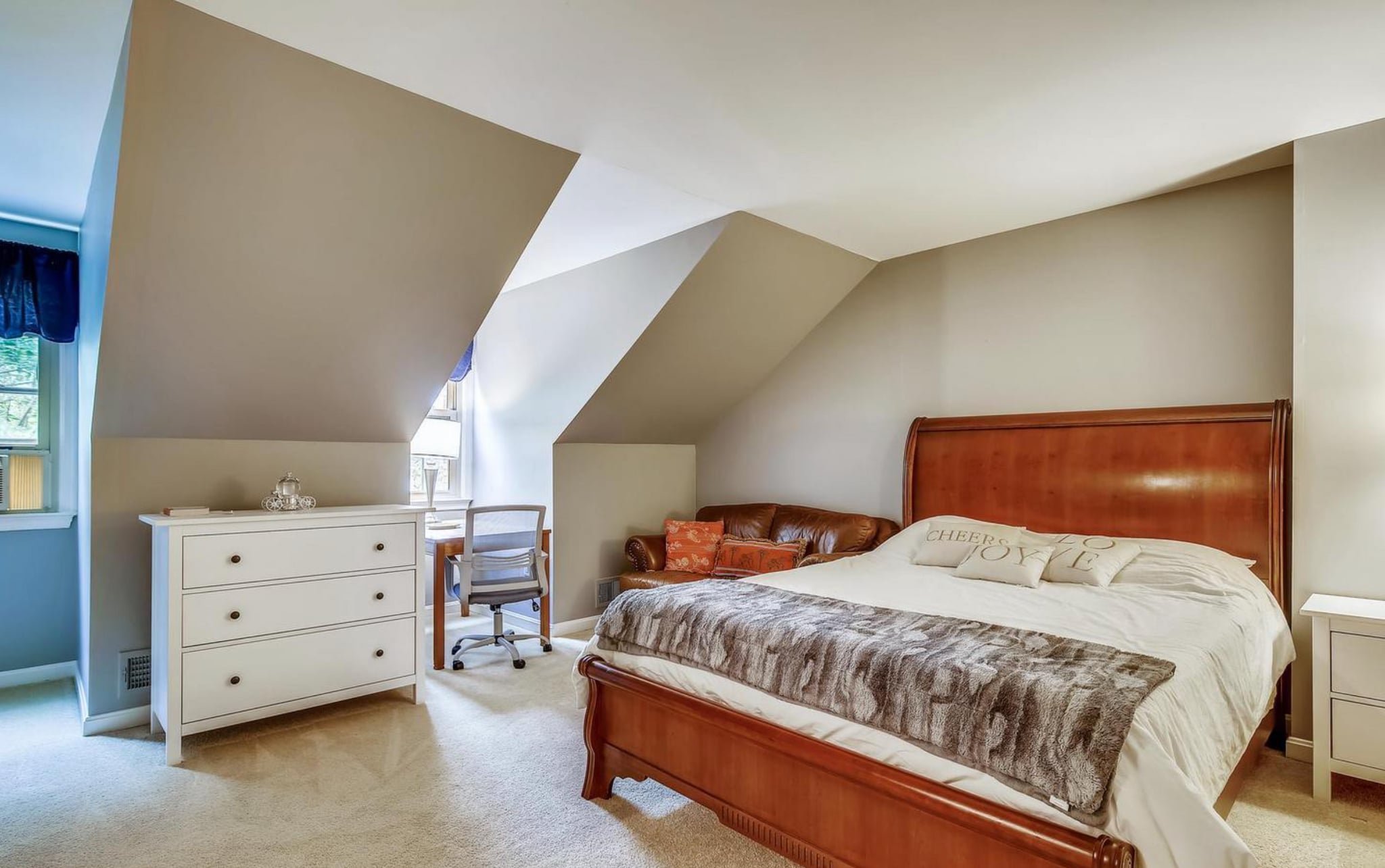 Top Floor Room - 1176 N Utah St