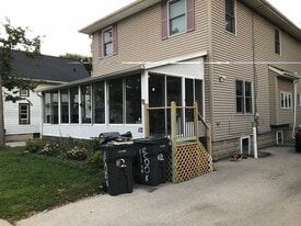 Building Photo - 112 Cook St