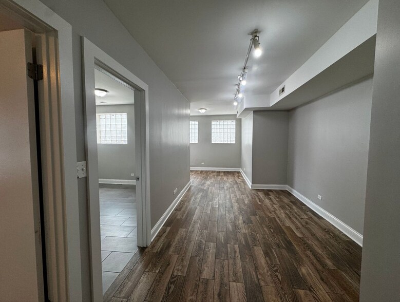 Entry/Living Room and Sunroom - 5003 N Sawyer Ave