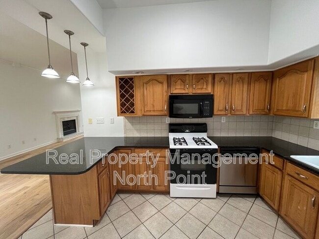 Building Photo - 889 Crew St SW