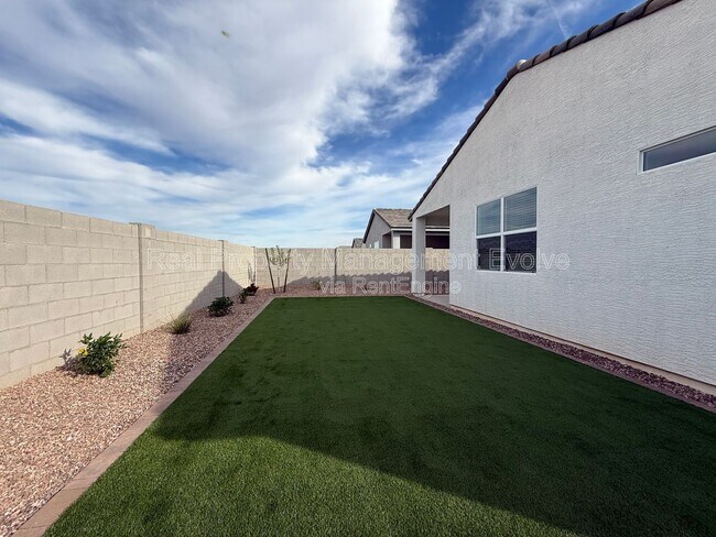 Building Photo - 2484 Fortana Dr