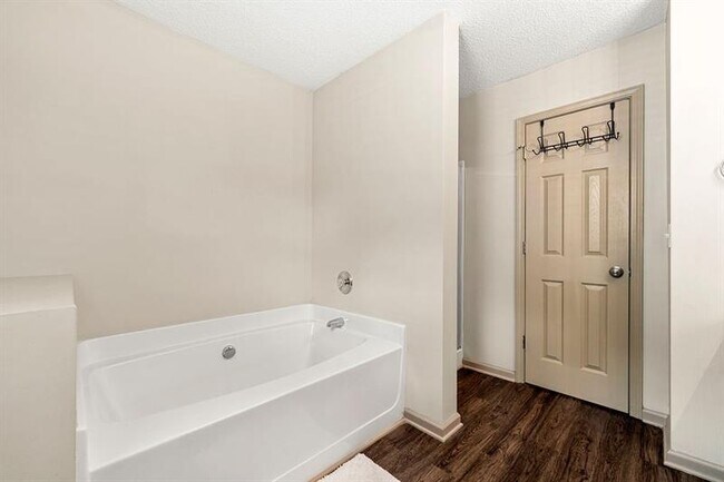 Building Photo - 435 Thistle Cove